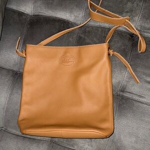 Elegant Tan Leather Crossbody Bag